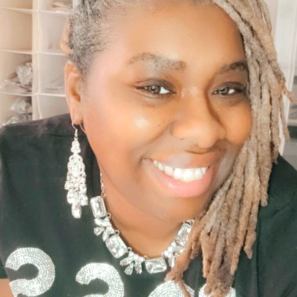 Meet your Posher, Sherondia